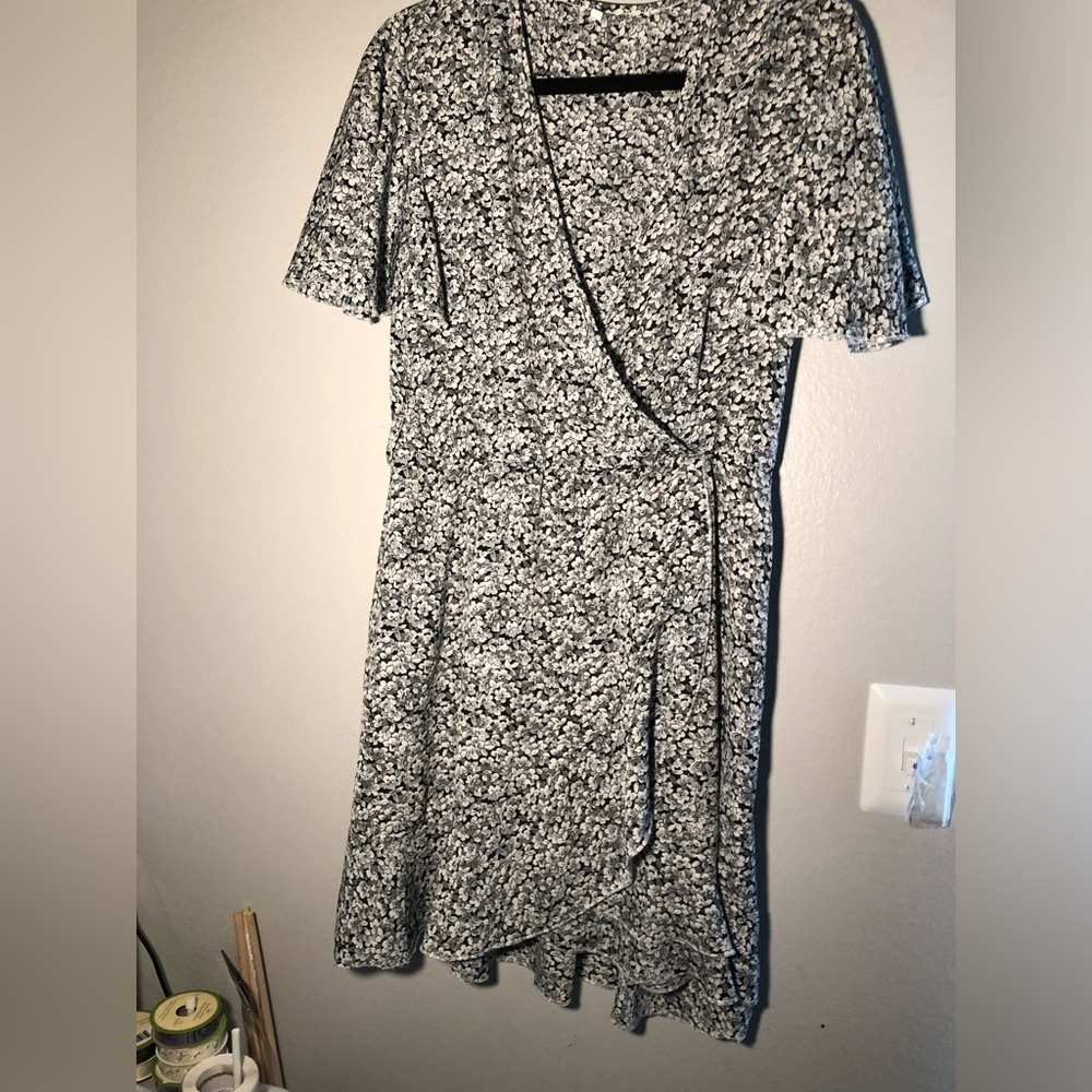 Unknown bran but a beautiful dress Size XL,